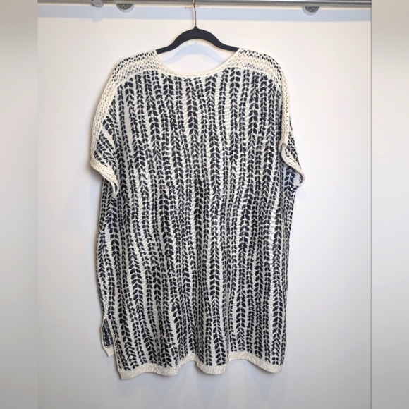 Black Off White V-neck Patterned Linen Blend Poncho Size XS/Small - Picture 2 of 7